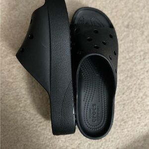 NWT crocs platform slides